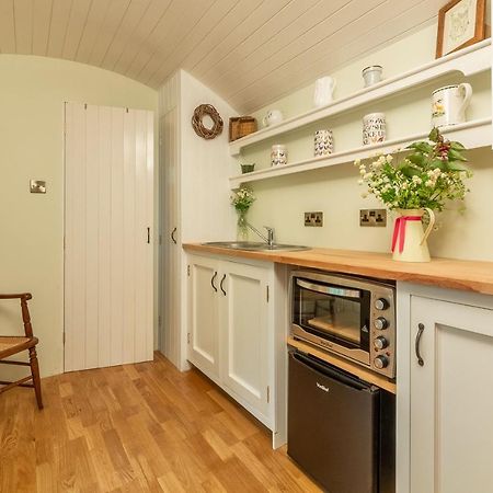 Woodland Retreat Shepherds Hut Villa Brundish Exterior photo